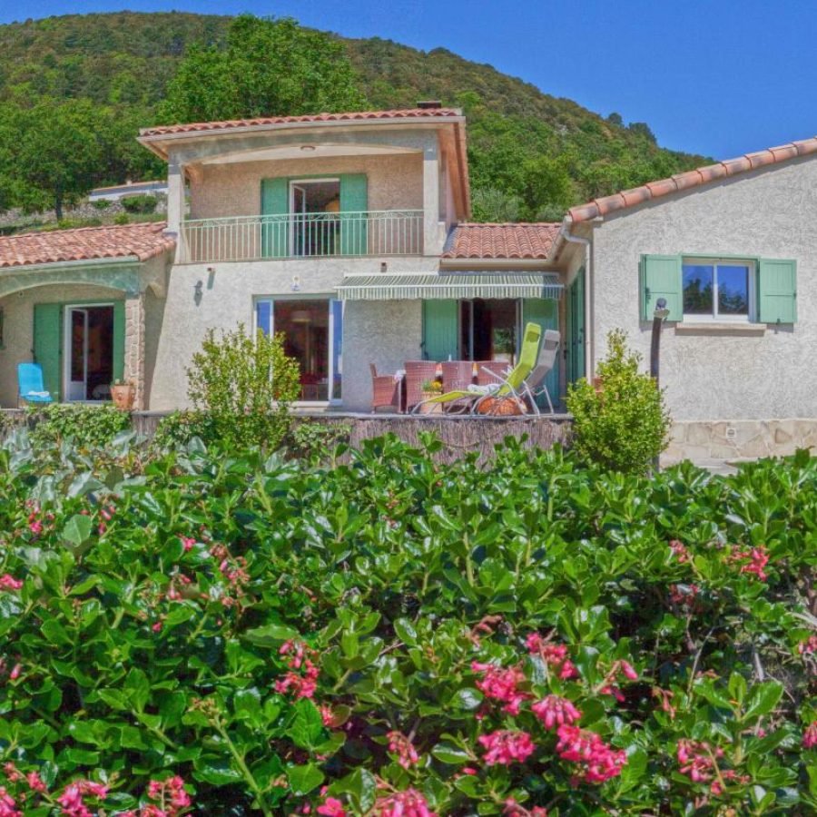 Une maison au milieu de la nature